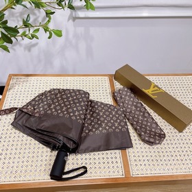 Louis Vuitton Новинка летнего сезона в фирменном магазине. Полнос