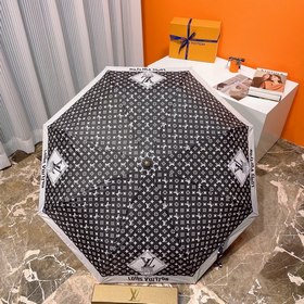 Louis Vuitton Новинка летнего сезона в фирменном магазине. Полнос