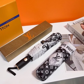 Louis Vuitton Новинка летнего сезона в фирменном магазине. Полнос