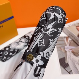 Louis Vuitton Новинка летнего сезона в фирменном магазине. Полнос