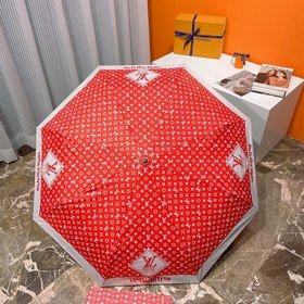 Louis Vuitton Новинка летнего сезона в фирменном магазине. Полнос
