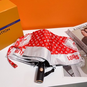 Louis Vuitton Новинка летнего сезона в фирменном магазине. Полнос