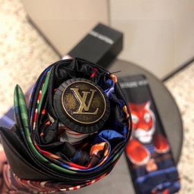 LOUIS VUITTON (Луи Виттен) LV Новая модель трехсекционного автома