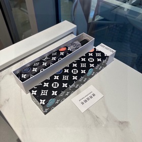 LOUIS VUITTON (Луи Виттен) LV Новая модель трехсекционного автома