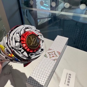 LOUIS VUITTON (Луи Виттон) LV Новая модель трехсекционного автома