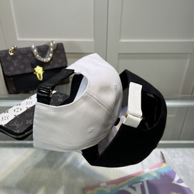 Новая бейсболка с логотипом BALENCIAGA Paris. Очень стильные цвет