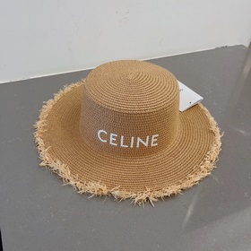 Новая модель шляпы Celine, закрывающая небольшой цилиндр, бежево-