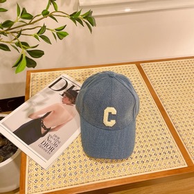 В комплекте с пылезащитным чехлом [CELINE] Джинсовая бейсболка ве