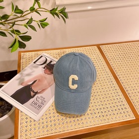 В комплекте с пылезащитным чехлом [CELINE] Джинсовая бейсболка ве