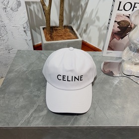 Официальный сайт Celine. Простая бейсболка с буквами, такая же, к