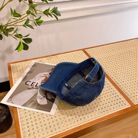 В комплекте с пылезащитным чехлом [CELINE] Джинсовая бейсболка ве
