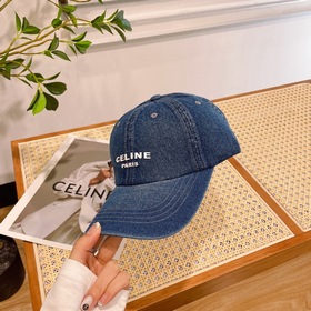 В комплекте с пылезащитным чехлом [CELINE] Джинсовая бейсболка ве