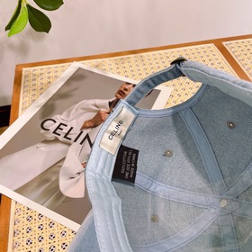 В комплекте с пылезащитным чехлом [CELINE] Джинсовая бейсболка ве