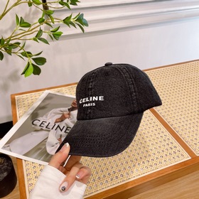 В комплекте с пылезащитным чехлом [CELINE] Джинсовая бейсболка ве