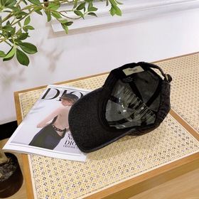 В комплекте с пылезащитным чехлом [CELINE] Джинсовая бейсболка ве