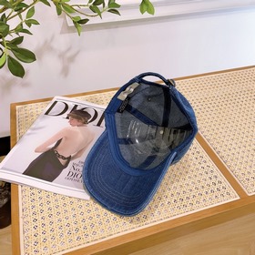 В комплекте с пылезащитным чехлом [CELINE] Джинсовая бейсболка ве