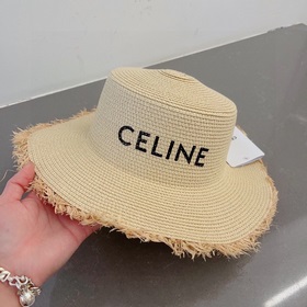 Новая модель шляпы Celine, закрывающая небольшой цилиндр, бежево-