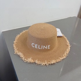 Новая модель шляпы Celine, закрывающая небольшой цилиндр, бежево-