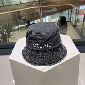 Новая модель в продаже — джинсовая кепка Celine. Она действительн