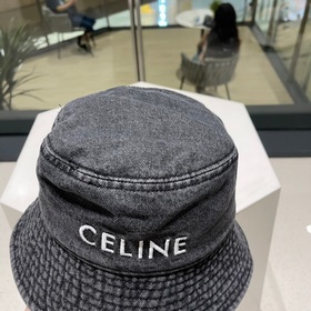 Новая модель в продаже — джинсовая кепка Celine. Она действительн