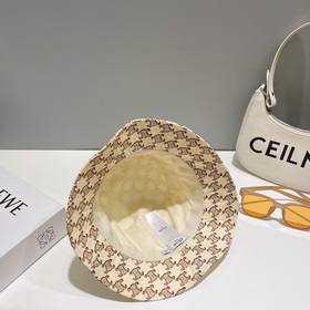 Новая модель рыбацкой кепки от CELINE Высококачественный материал