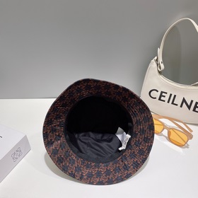 Новая модель рыбацкой кепки от CELINE Высококачественный материал