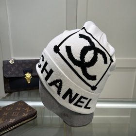 Качественная вязаная шапка из кашемира и шерсти от Chanel. Модная