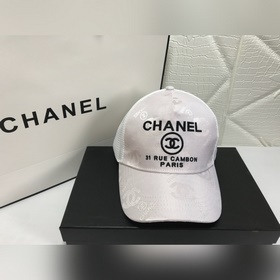 Новая модель от Chanel, классическая ткань с узором, в сочетании