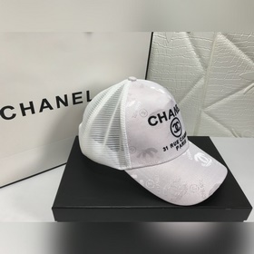 Новая модель от Chanel, классическая ткань с узором, в сочетании 