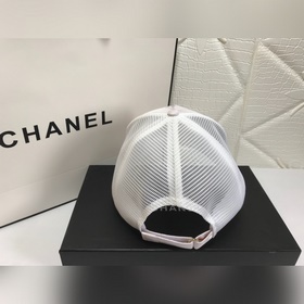 Новая модель от Chanel, классическая ткань с узором, в сочетании 