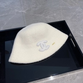 Chanel Шапка-ушанка из шерсти, осенне-зимняя модель, черно-белая,