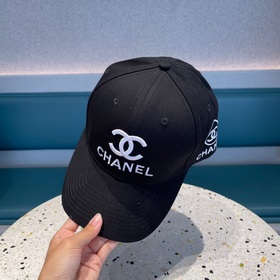 【CHANEL Шанель】 Новая вышитая бейсболка из фирменной коллекции, а