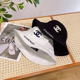 Оригинальная вышитая бейсболка Chanel, изготовленная по заказу в 
