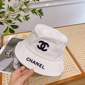 Оригинальная вышитая бейсболка Chanel, изготовленная по заказу в 