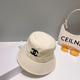 Рекомендуем приобрести эту модель. # CHANEL Chanel новый вышитый