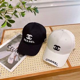 Новая бейсболка CHANEL с классическим лаконичным логотипом, модны