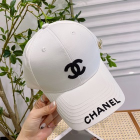 Новая бейсболка CHANEL с классическим лаконичным логотипом, модны