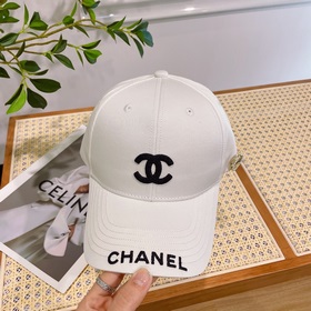 Новая бейсболка CHANEL с классическим лаконичным логотипом, модны