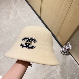 В комплекте пылезащитный чехол. 【CHANEL Шанель】 Новая модель вяз