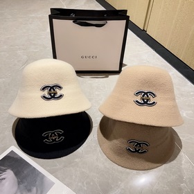 В комплекте пылезащитный чехол. 【CHANEL Шанель】 Новая модель вяз