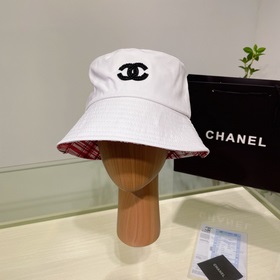 Новая летняя шляпа-рыбачка от Chanel, рекомендованная многими зна