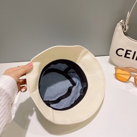 Chanel весна-лето 2023, джинсовая кепка в стиле рыбацкой Классиче