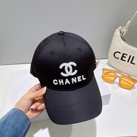 Новая бейсболка CHANEL с классическим лаконичным логотипом, модны