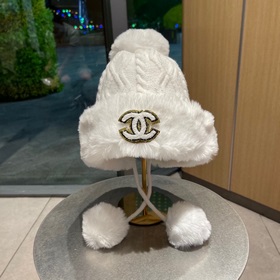 CHANEL 2023 Новая осенне-зимняя модель вязаной шапки с помпонами 