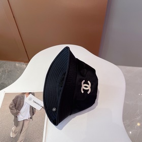 Рекомендуем приобрести эту модель. # CHANEL Chanel новый вышитый