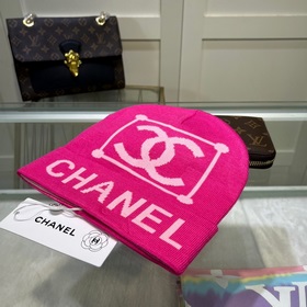 В комплекте с мешком для хранения Шерстяная шапка Chanel из кашем