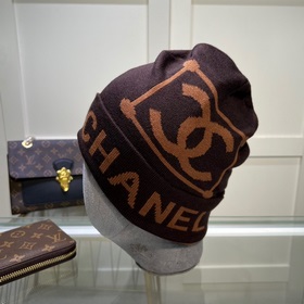 В комплекте с мешком для хранения Шерстяная шапка Chanel из кашем