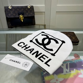В комплекте с мешком для хранения Шерстяная шапка Chanel из кашем