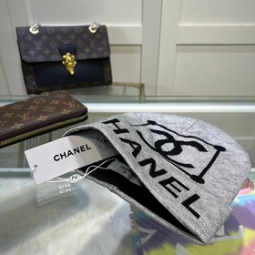 В комплекте с мешком для хранения Шерстяная шапка Chanel из кашем