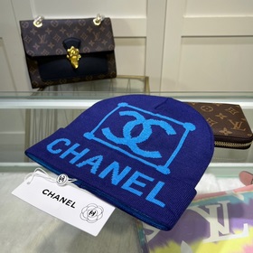 В комплекте с мешком для хранения Шерстяная шапка Chanel из кашем